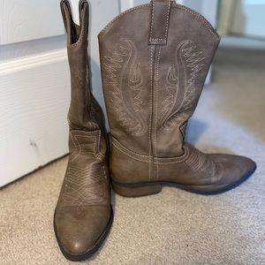 Cowboy/cowgirl boots